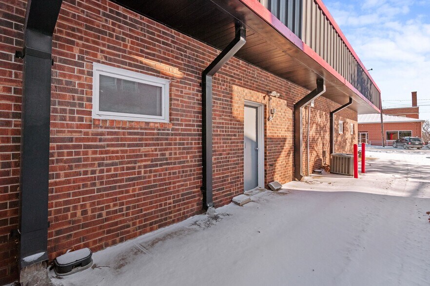 More Photos Of 121 N Folger St, Carrollton Office For Sale