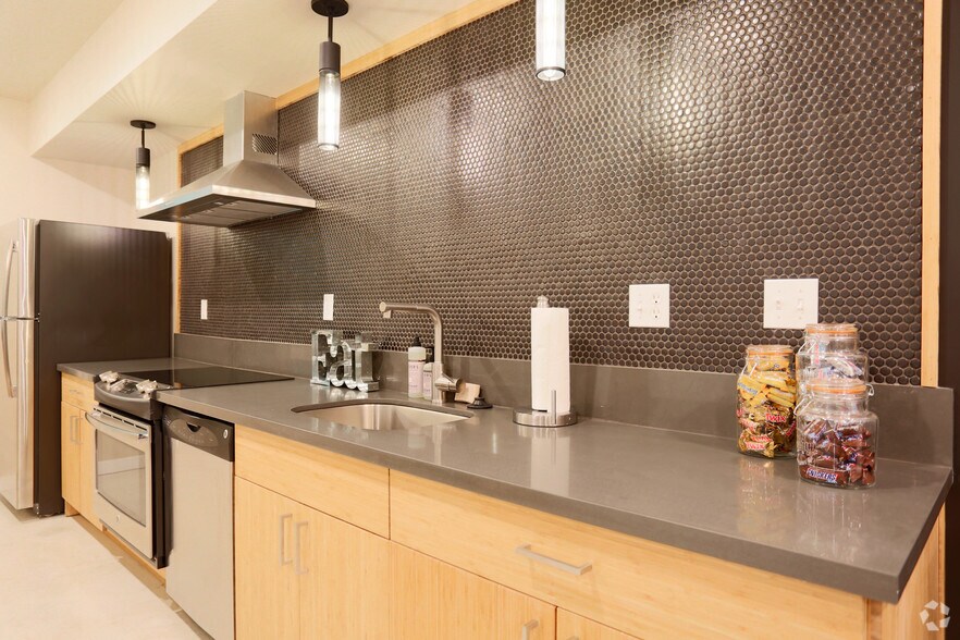 More Photos Of 4780 SE Milwaukie Ave, Portland Apartments For Lease