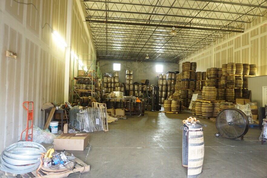 More Photos Of 1700 35th St, Orlando Warehouse For Lease