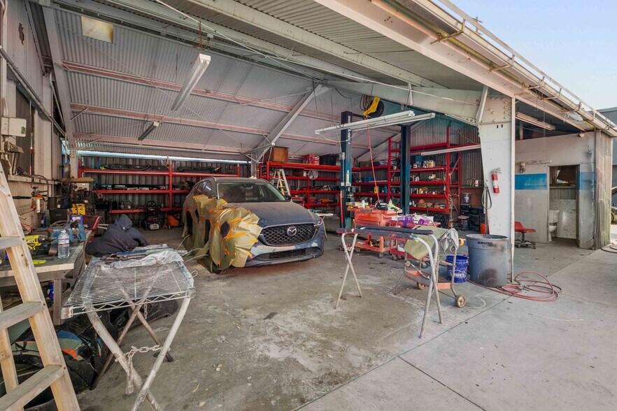 More Photos Of 11686 Sheldon St, Sun Valley Warehouse For Lease