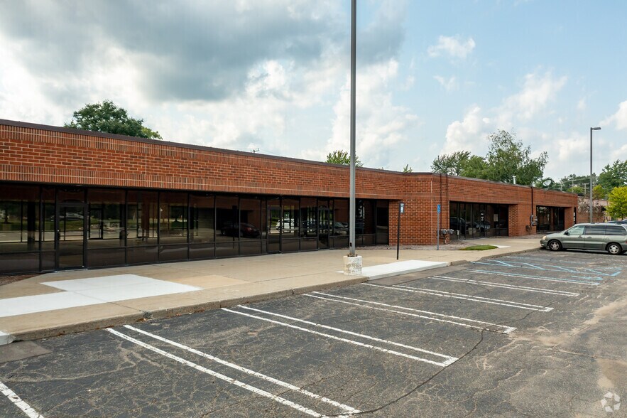More Photos Of 21455 Melrose Ave, Southfield Unknown For Lease