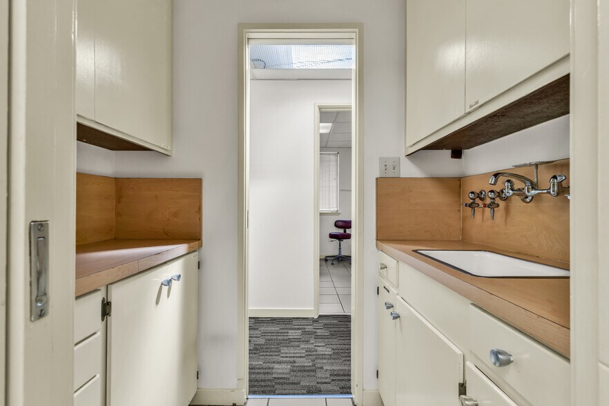 More Photos Of 7930 MacArthur Blvd, Oakland Medical For Sale