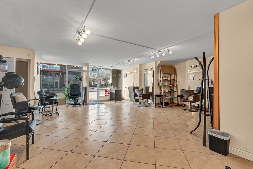 More Photos Of 70 Ottawa St N, Hamilton Storefront Retail Residential For Lease