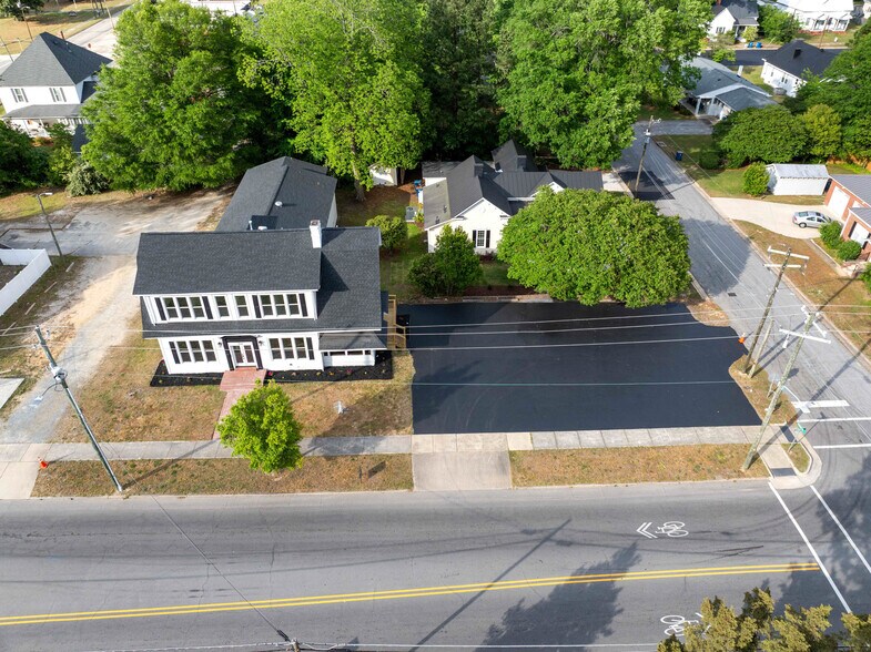 More Photos Of 504 W Broad St, Dunn Office For Sale