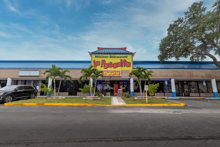 More Photos Of 14100 US Highway 19 N, Clearwater Storefront For Lease