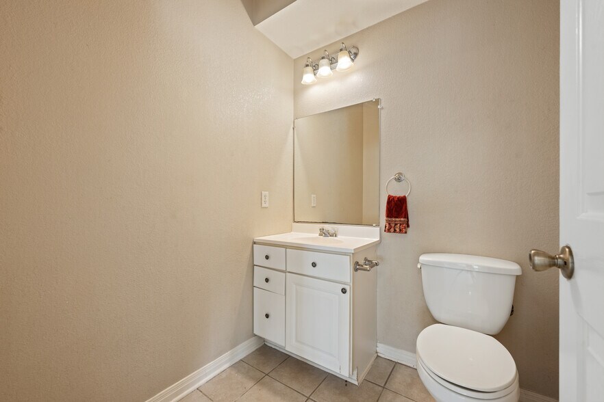 More Photos Of 5205 Hudson Bend Rd, Austin Light Manufacturing For Sale