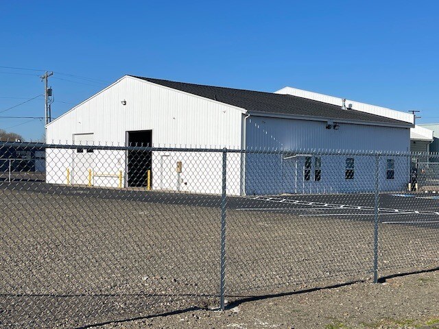 More Photos Of 1170 Anderson Pl SE, Albany Light Distribution For Lease
