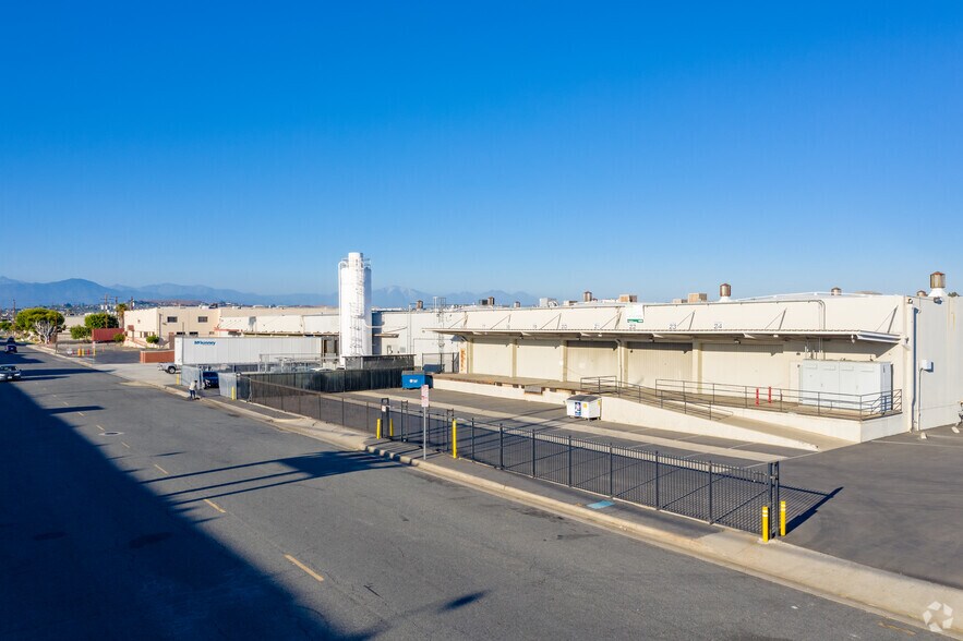 More Photos Of 6623-6625 Washington Blvd, Los Angeles Warehouse For Lease