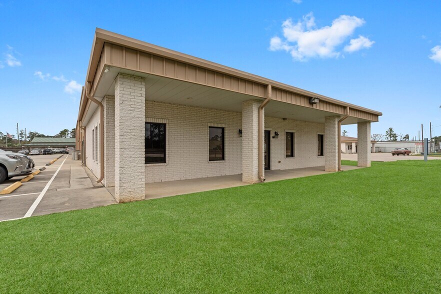 More Photos Of 26447 Hanna Rd, Oak Ridge North Swimming Pool For Sale