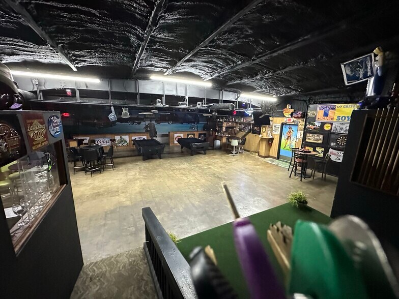 More Photos Of 3900 Davis St W, Dallas Flex For Sale