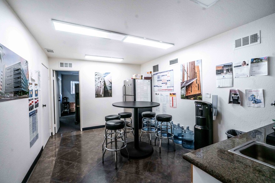 More Photos Of 2141 S DuPont Dr, Anaheim Warehouse For Lease
