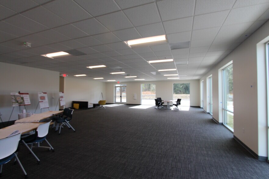 More Photos Of 30 Aberdeen Rd, Hampton Unknown For Lease