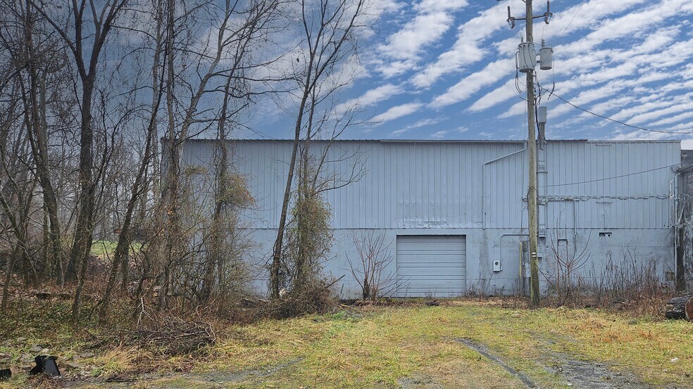 More Photos Of 425 Camden Rd, Huntington Drugstore For Sale