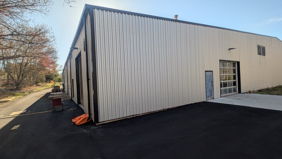 More Photos Of 5 Heritage Park, Clinton Manufacturing For Lease