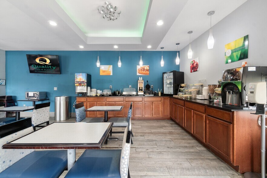 More Photos Of 107 Princeton Blvd, Adairsville Hotel For Sale