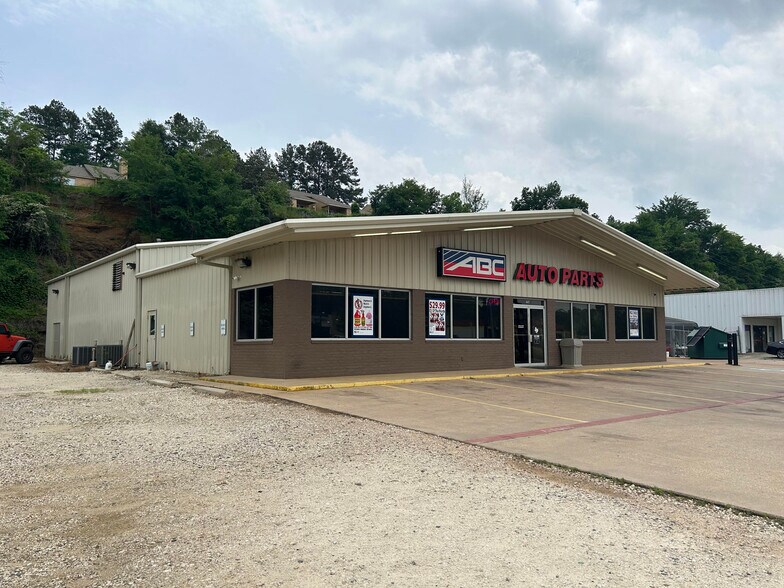 More Photos Of 716 N University Dr, Nacogdoches Freestanding For Lease