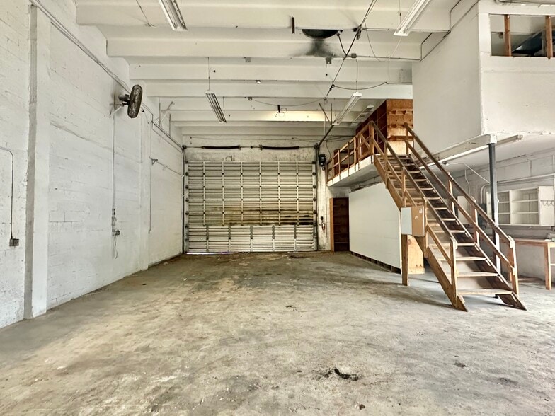 More Photos Of 5751 Dawson St, Hollywood Warehouse For Lease