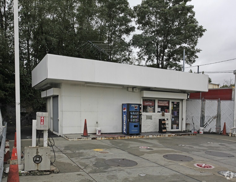Primary Photo Of 4350 Boston Post Rd, Pelham Convenience Store For Lease