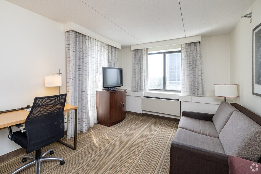 More Photos Of 3400 Edinborough Way, Edina Hotel For Sale