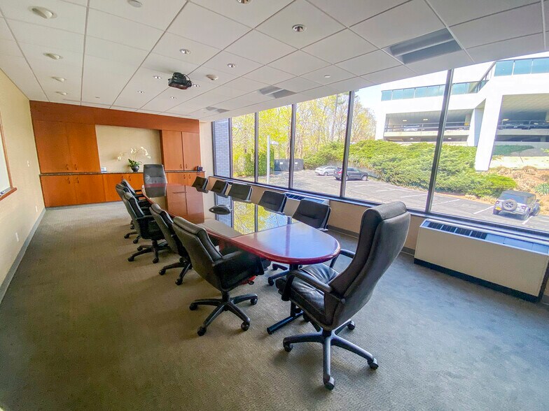 More Photos Of 1 W Red Oak Ln, White Plains Office For Lease