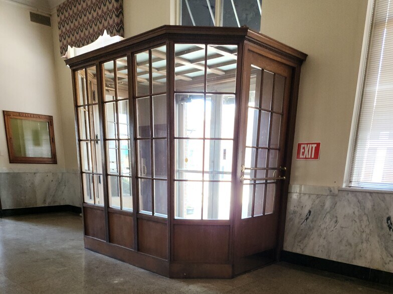 More Photos Of 133 W Main St, Manchester Office For Sale