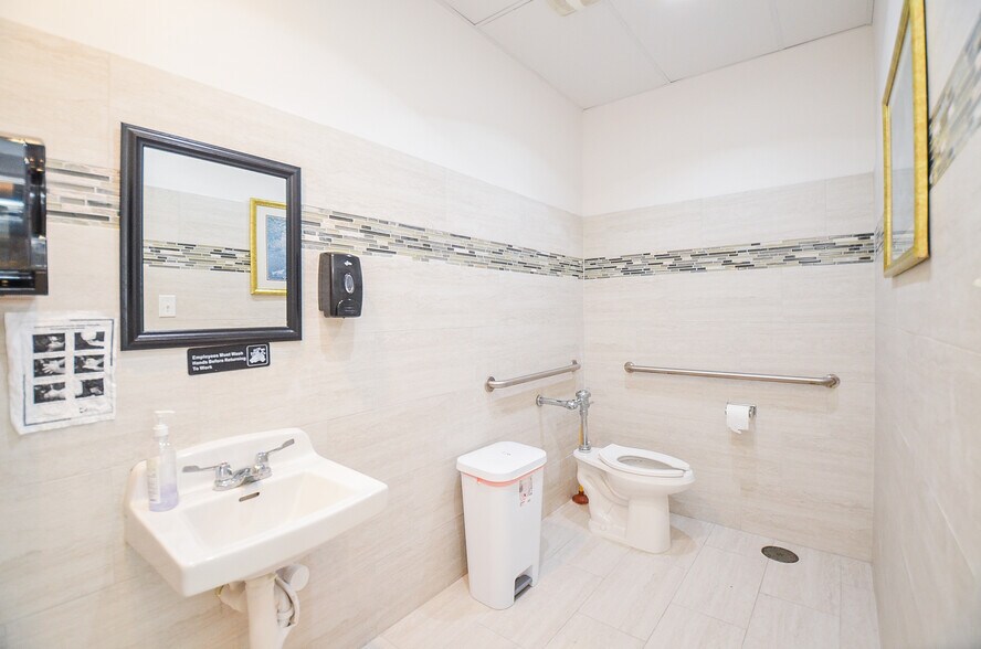 More Photos Of 4899 Highway 6, Missouri City Unknown For Lease