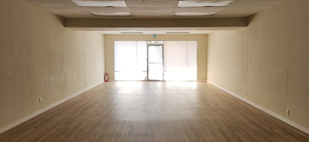 More Photos Of 6870 Spring Mountain Rd, Las Vegas Storefront Retail Office For Lease