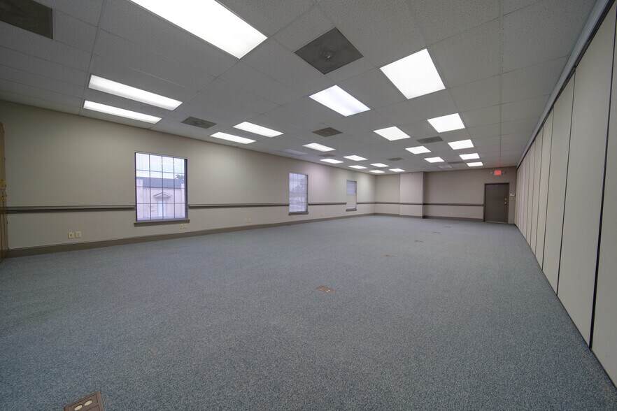 More Photos Of 322 S Main St, Lancaster Medical For Sale