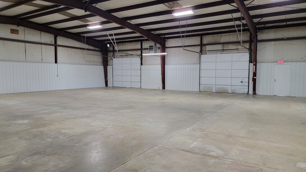 More Photos Of 2312 TX-135 Hwy, Kilgore Warehouse For Lease