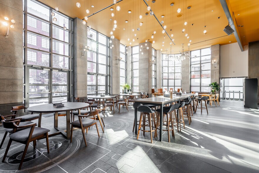 More Photos Of 3536 Boul Saint-Laurent, Montréal Office For Sale