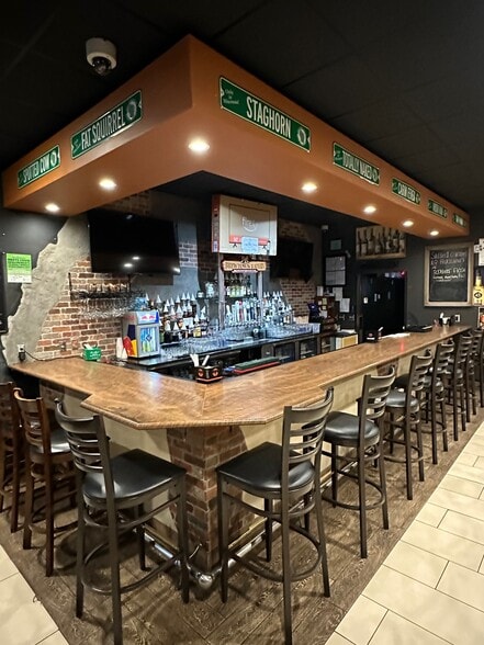More Photos Of 5121 W Howard Ave, Milwaukee Storefront For Lease