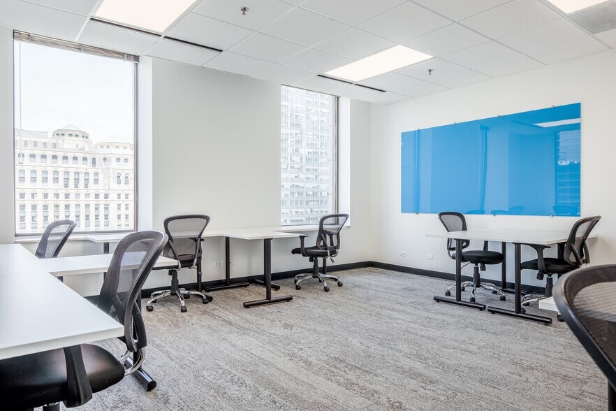 More Photos Of 211 W Wacker Dr, Chicago Office For Lease