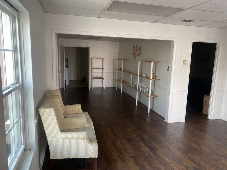 More Photos Of 3656 Government Blvd, Mobile General Retail For Lease