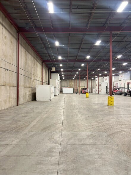 More Photos Of 10541 E Ute St, Tulsa Manufacturing For Lease