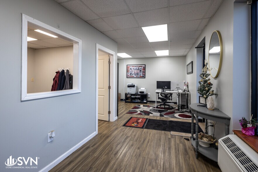 More Photos Of 1050 Enterprise Dr, Lexington Warehouse For Lease