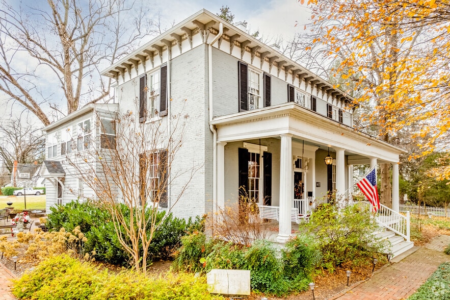 More Photos Of 417 E Washington St, Charles Town Hospitality For Sale