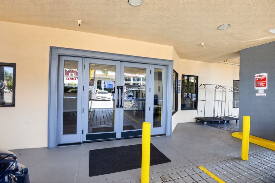 More Photos Of 2141 S Harbor Blvd, Anaheim Hotel For Sale
