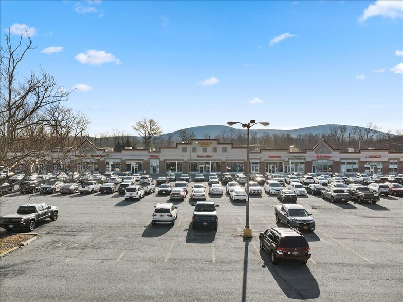 More Photos Of 982-986 Main St, Fishkill Unknown For Lease