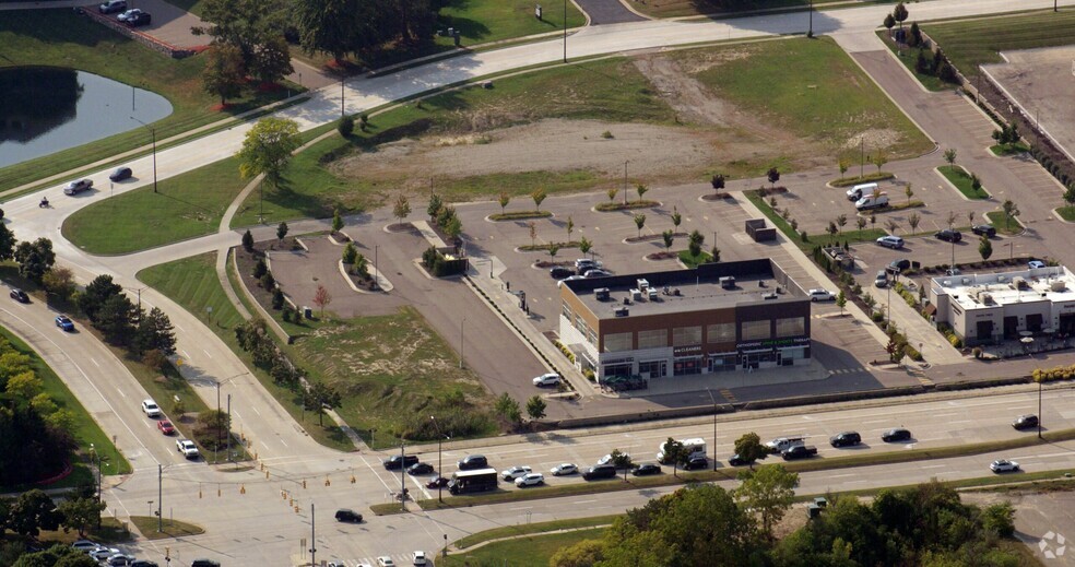 More Photos Of 5499 Crooks rd, Troy Freestanding For Lease