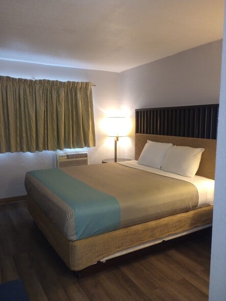 More Photos Of 2501 52nd Ave, Moline Hotel For Sale