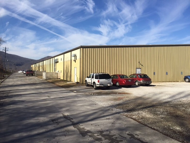 More Photos Of 179 Mine Ln, Caryville Warehouse For Lease