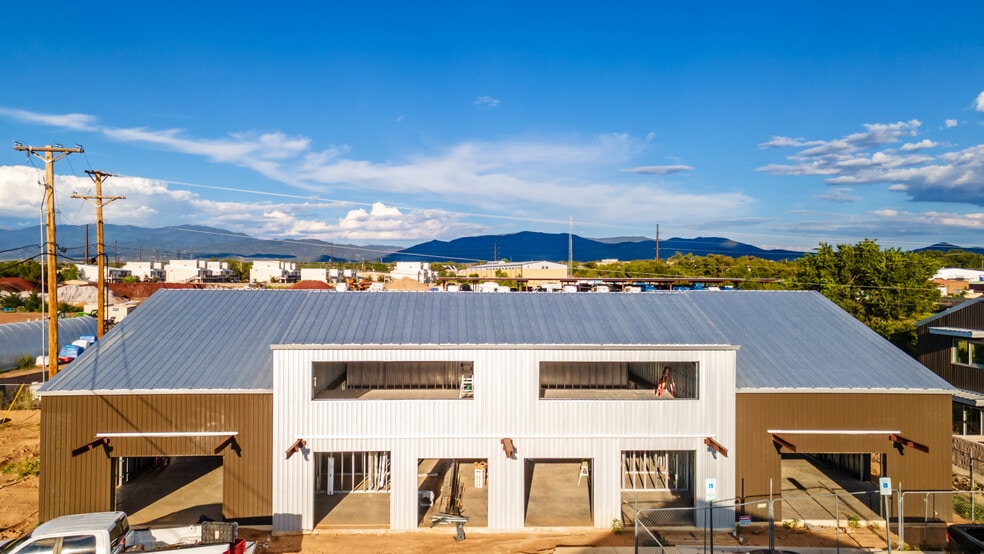 More Photos Of 1189 Parkway Dr, Santa Fe Showroom For Sale