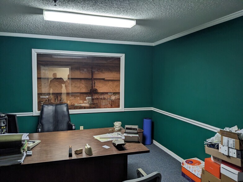 More Photos Of 314 N Maple St, Adel Manufacturing For Sale