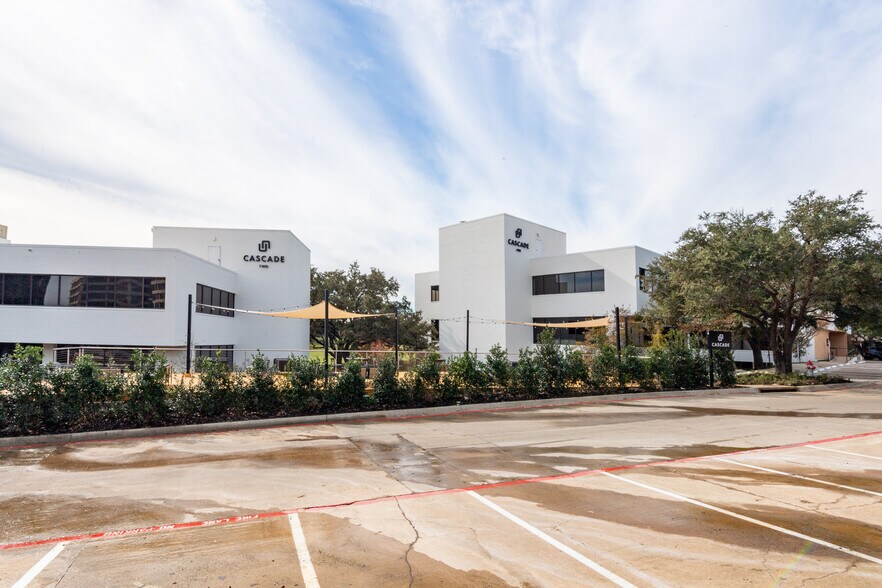 More Photos Of 104 Decker Ct, Irving Unknown For Lease