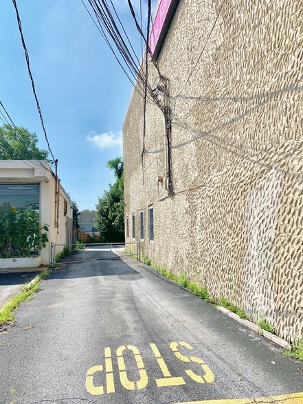 More Photos Of 1812-1814 Merrick Rd, Merrick Office For Sale