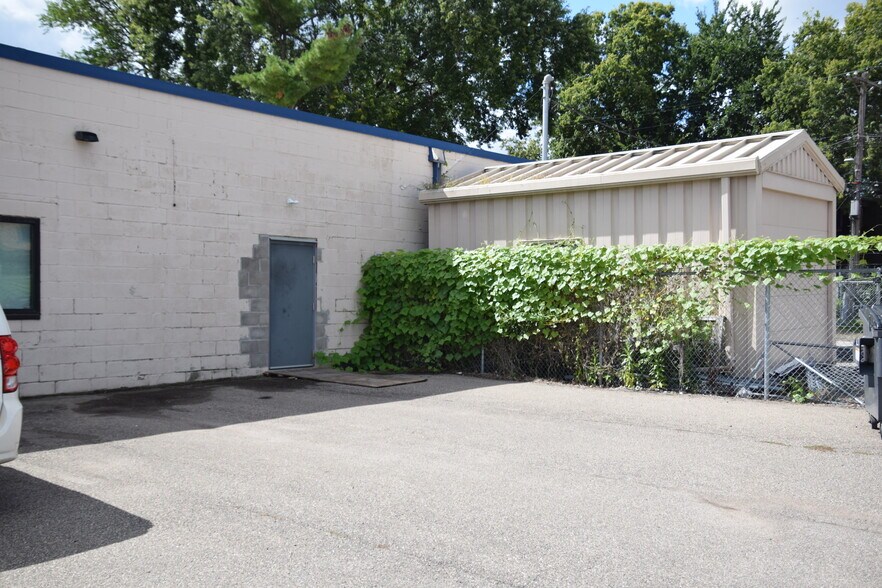 More Photos Of 2316 S 4th Ave, Minneapolis Flex For Lease