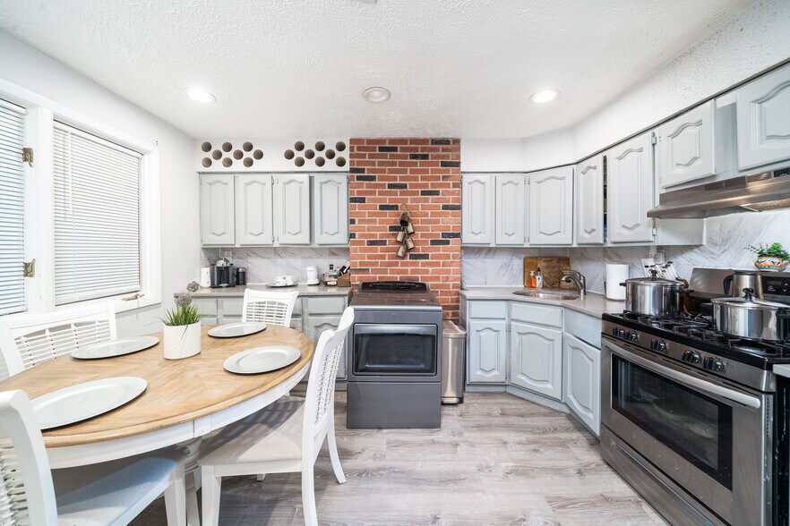 More Photos Of 103-105 Devon St, Kearny Apartments For Sale