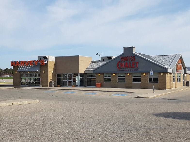 More Photos Of 400 Simcoe St, Tillsonburg Supermarket For Lease