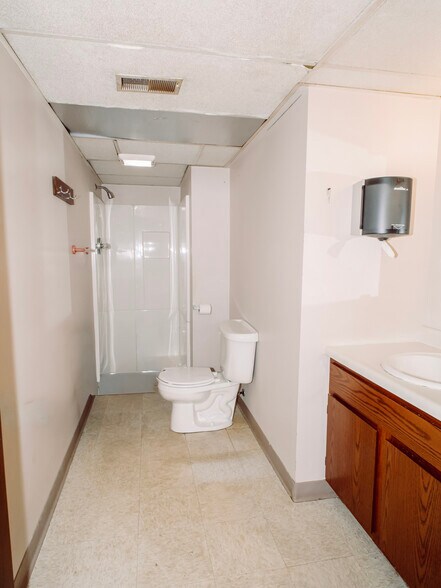 More Photos Of 603 N State St, Girard Medical For Sale
