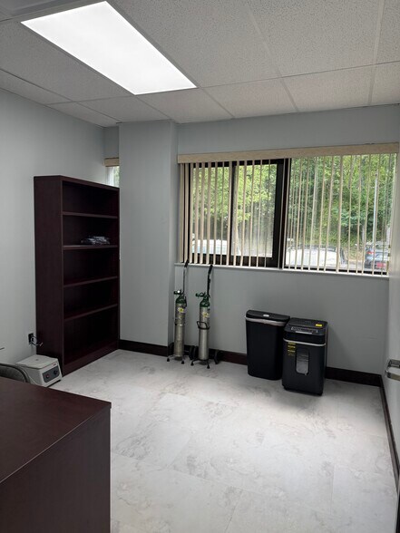 More Photos Of 225 Gordons Corner Rd, Manalapan Township Medical For Lease